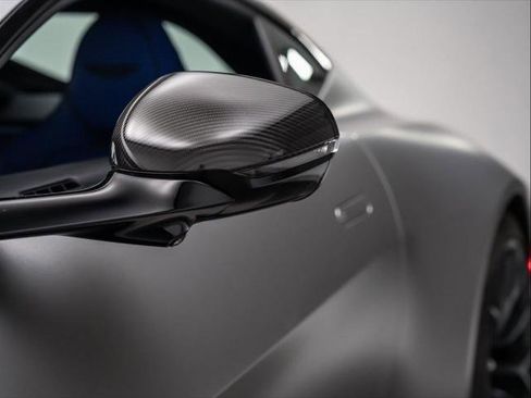 Used 2025 Aston Martin V8 Vantage Coupe image 36