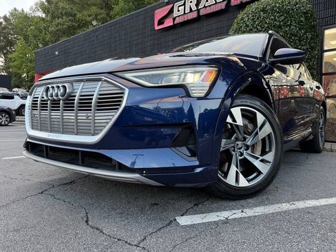 Used 2022 Audi e-tron Premium AWD/4WD image 2