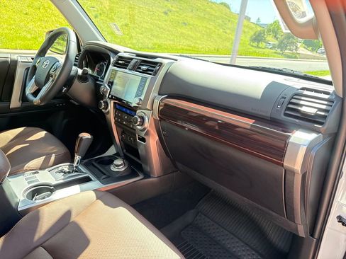 Used 2024 Toyota 4Runner Limited AWD/4WD image 33
