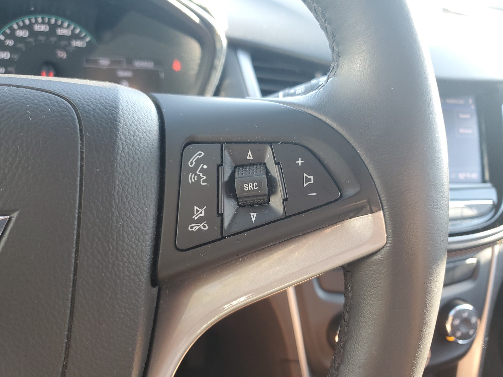 Used 2020 Chevrolet Trax LT w/ LT Convenience Package FWD image 22