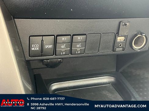 Used 2018 Toyota RAV4 Limited image 16