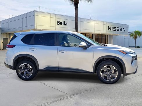 Certified 2025 Nissan Rogue SV FWD image 10