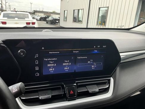 Used 2024 Chevrolet TrailBlazer LT w/ LT Cold Weather Package FWD image 18