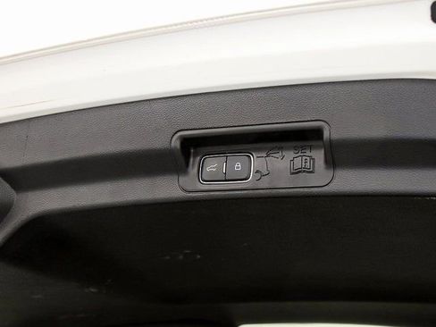 Used 2022 Ford Explorer XLT w/ Class IV Trailer Tow Package AWD/4WD image 30