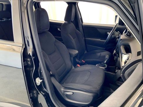 Used 2019 Jeep Renegade Latitude image 16