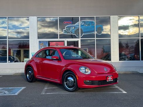 Used 2013 Volkswagen Beetle 2.5 FWD image 2