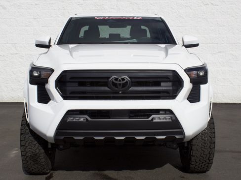 Used 2026 Toyota Tacoma SR5 image 2