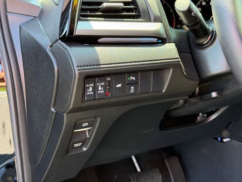 Used 2025 Honda Odyssey Touring image 15