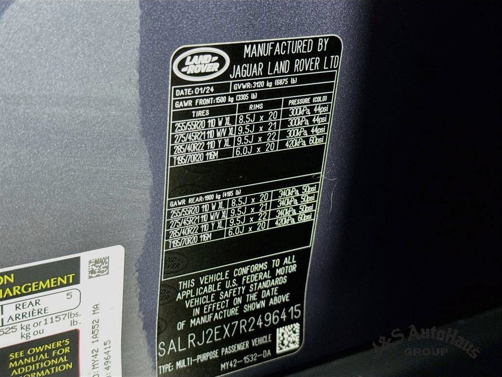 Used 2024 Land Rover Discovery S AWD/4WD image 40