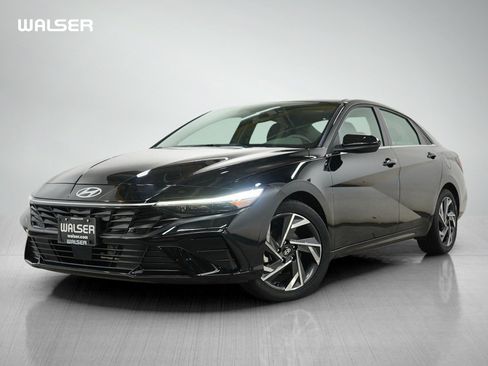 Used 2025 Hyundai Elantra SEL FWD image 1