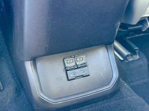 Used 2022 Toyota Highlander XLE image 35