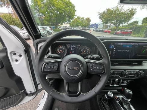 Used 2025 Jeep Wrangler Unlimited Sport AWD/4WD image 33