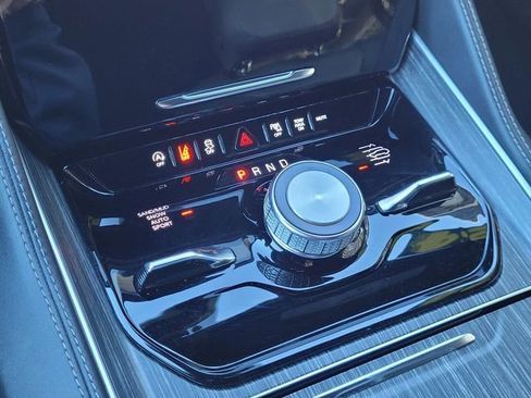 Certified 2024 Jeep Wagoneer L Series III w/ Flexible Seating Group image 12