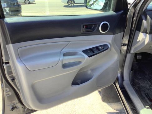 Used 2014 Toyota Tacoma 4x4 Double Cab w/ SR5 Package image 33