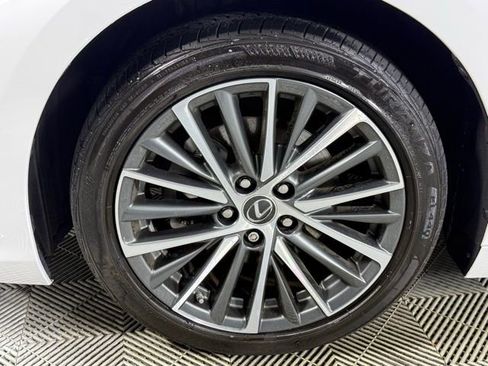 Used 2022 Lexus ES 300h w/ Premium Package image 13