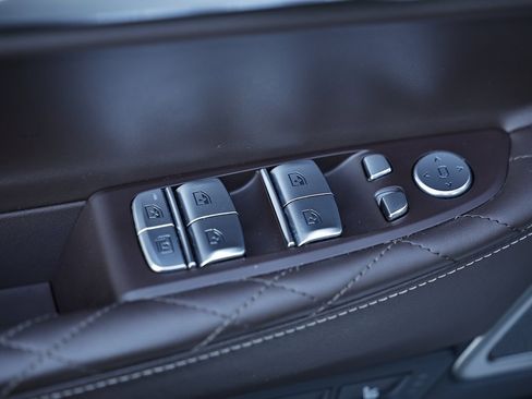 Used 2022 BMW 750i xDrive w/ Luxury Rear Seating Package image 19