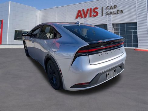 Used 2025 Toyota Prius LE image 9