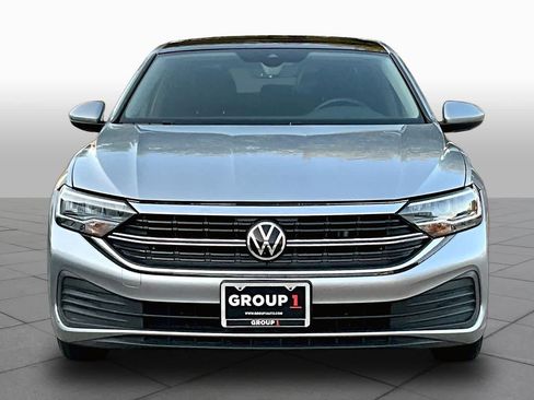 Used 2023 Volkswagen Jetta SE w/ Panoramic Sunroof Package FWD image 4