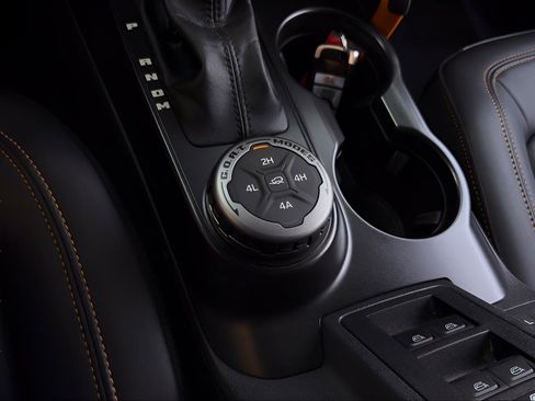 Used 2022 Ford Bronco Badlands image 14