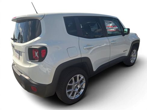 Used 2023 Jeep Renegade Latitude AWD/4WD image 4