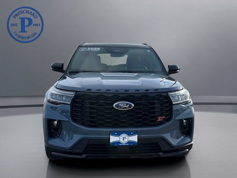 Used 2025 Ford Explorer ST AWD/4WD image 2