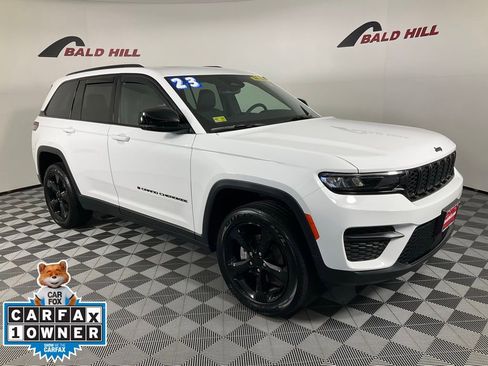 Certified 2023 Jeep Grand Cherokee Altitude AWD/4WD image 1