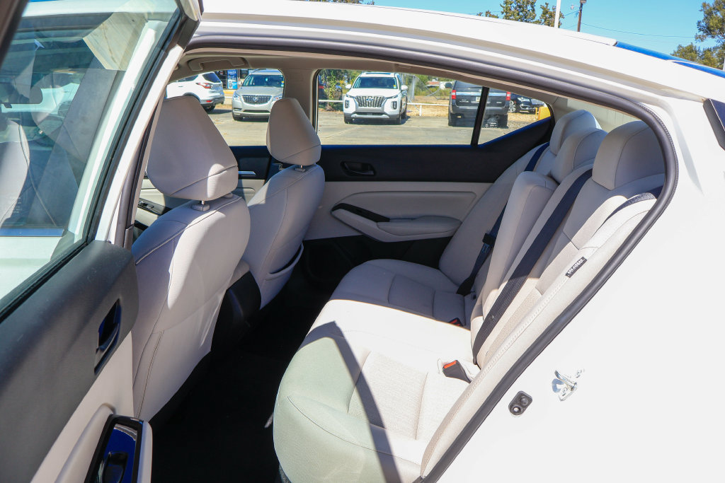 Used 2023 Nissan Altima 2.5 SV w/ SV Premium Package FWD image 9