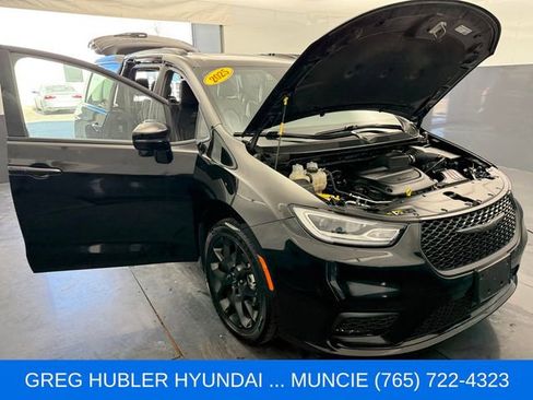 Used 2025 Chrysler Pacifica Limited FWD image 17