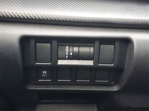 Used 2019 Subaru Crosstrek 2.0i Premium image 18