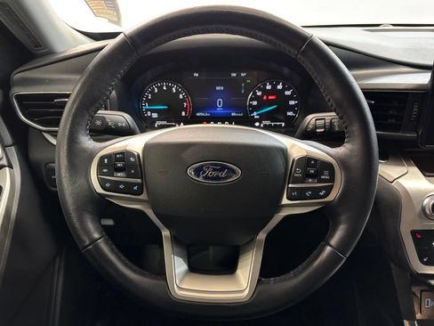 Used 2022 Ford Explorer XLT w/ Equipment Group 202A AWD/4WD image 11