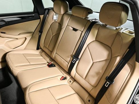 Used 2026 Porsche Macan AWD/4WD image 19