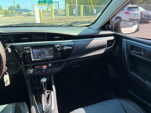 Used 2016 Toyota Corolla S Premium image 21