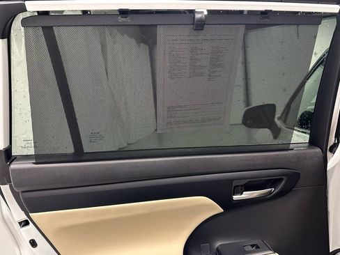 Used 2025 Toyota Highlander XLE image 42