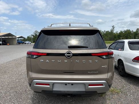 Used 2024 Nissan Pathfinder Platinum FWD image 4