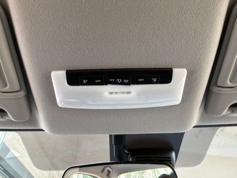 Used 2025 Nissan Versa SV FWD image 16