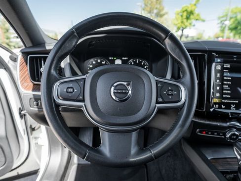 Used 2021 Volvo XC60 T5 Momentum AWD/4WD image 22