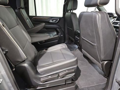 Used 2023 Chevrolet Suburban Premier AWD/4WD image 17