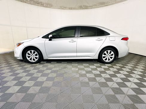 Used 2024 Toyota Corolla LE FWD image 6