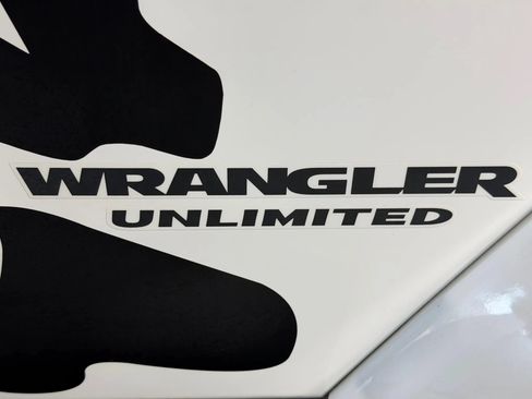 Used 2015 Jeep Wrangler Unlimited Sahara AWD/4WD image 10