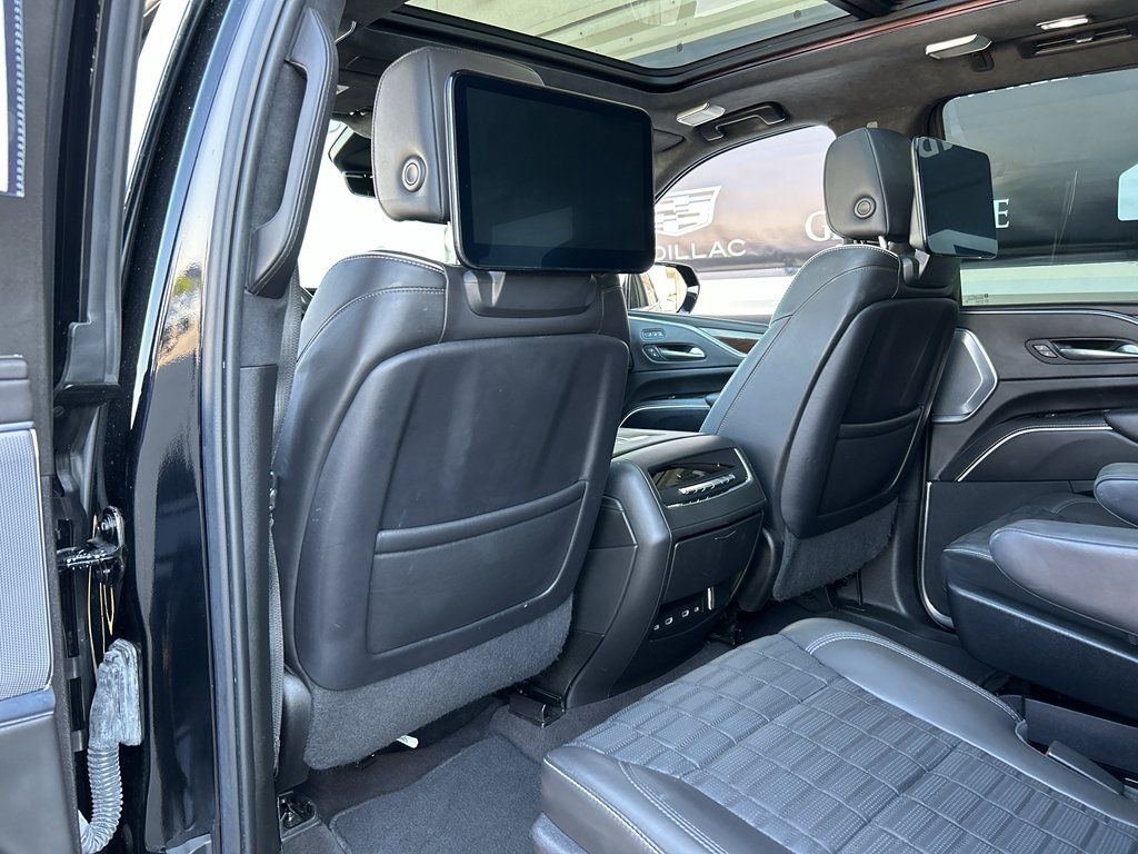 Used 2022 Cadillac Escalade Sport Platinum AWD/4WD image 13