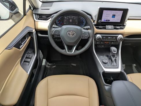 Used 2023 Toyota RAV4 XLE Premium AWD/4WD image 15