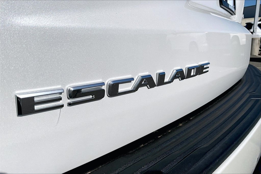 Certified 2023 Cadillac Escalade Premium Luxury w/ LPO, Floor Liner Package AWD/4WD image 34