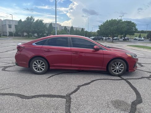 Used 2019 Hyundai Sonata SE FWD image 2