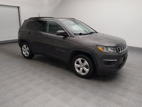 Used 2018 Jeep Compass Latitude FWD image 11