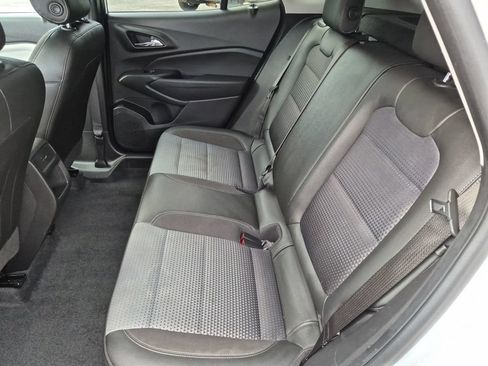 Used 2025 Chevrolet Trax LT w/ LT Convenience Package FWD image 27