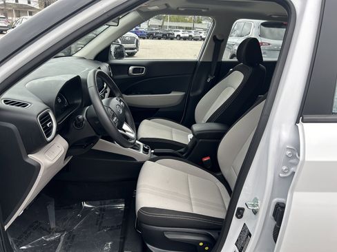 Certified 2025 Hyundai Venue SEL FWD image 14
