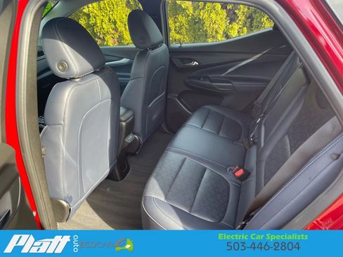 Used 2022 Chevrolet Bolt EUV LT w/ Convenience Package image 41