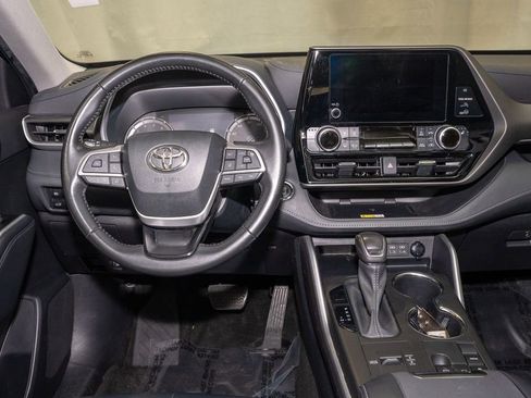 Used 2023 Toyota Highlander XLE image 8