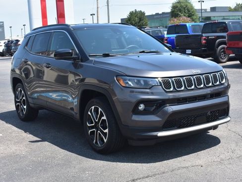 Used 2023 Jeep Compass Limited AWD/4WD image 3