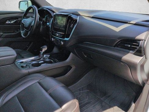 Used 2024 Chevrolet Traverse RS FWD image 30